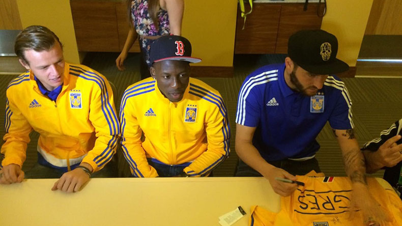 Advíncula fichó por tres años por Tigres