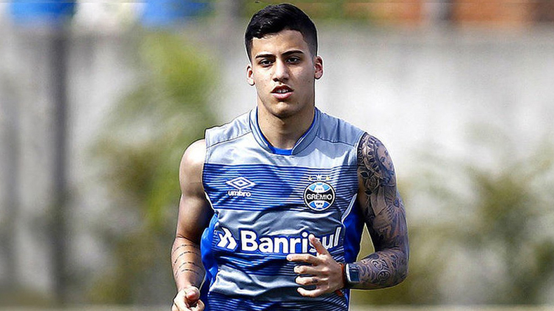 Eugenio Mena fue expulsado en sufrida victoria de Sport Recife